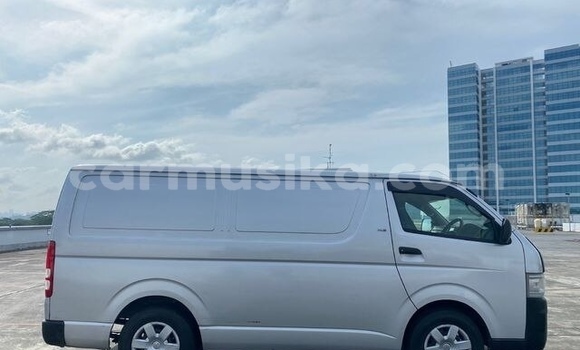 Acheter Occasion Voiture Toyota Hiace Gris à Beitbridge, Matabeleland South Acheter Occasion Voiture Toyota Hiace Gris à Beitbridge, Matabeleland South
