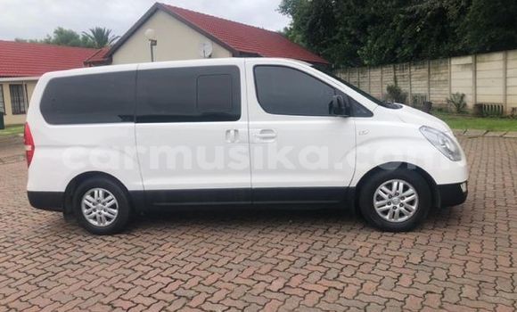 Tenga Tsaru Hyundai H1 Chena Mota in Beitbridge in Matabeleland South Tenga Tsaru Hyundai H1 Chena Mota in Beitbridge in Matabeleland South