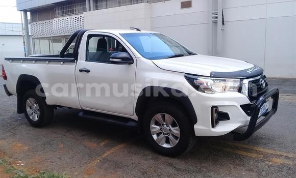 Buy Used Toyota Hilux White Car in Beitbridge in Matabeleland South Buy Used Toyota Hilux White Car in Beitbridge in Matabeleland South