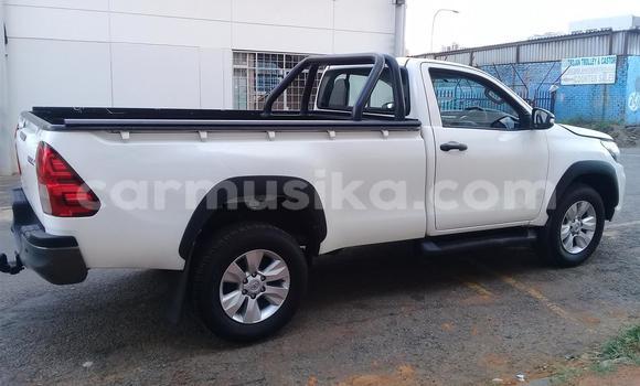 Buy Used Toyota Hilux White Car in Beitbridge in Matabeleland South Buy Used Toyota Hilux White Car in Beitbridge in Matabeleland South