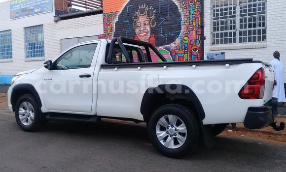 Buy Used Toyota Hilux White Car in Beitbridge in Matabeleland South Buy Used Toyota Hilux White Car in Beitbridge in Matabeleland South