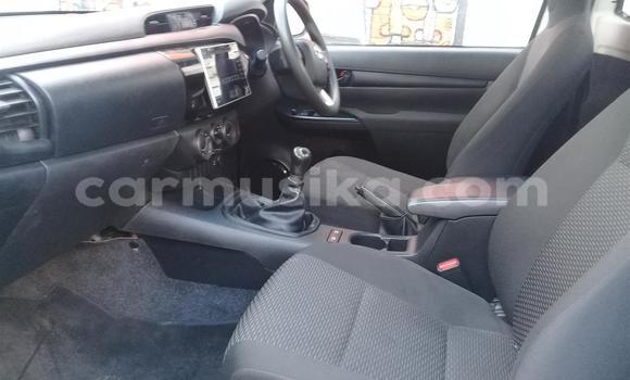 Buy Used Toyota Hilux White Car in Beitbridge in Matabeleland South Buy Used Toyota Hilux White Car in Beitbridge in Matabeleland South