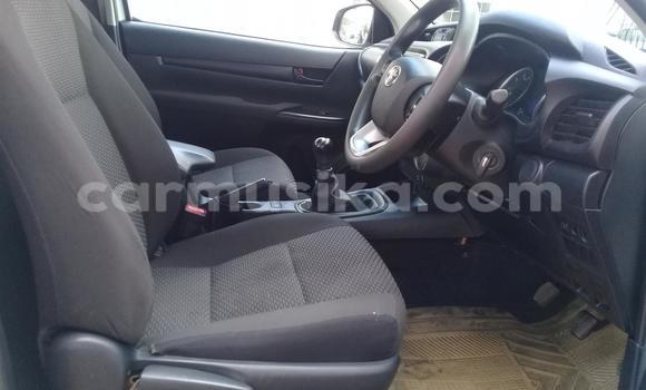 Buy Used Toyota Hilux White Car in Beitbridge in Matabeleland South Buy Used Toyota Hilux White Car in Beitbridge in Matabeleland South