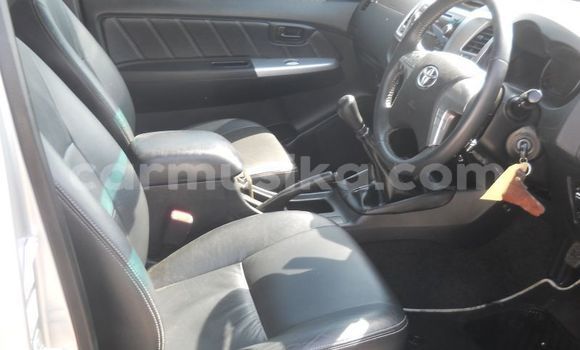 Tenga Tsaru Toyota Hilux Sirivha Mota in Beitbridge in Matabeleland South Tenga Tsaru Toyota Hilux Sirivha Mota in Beitbridge in Matabeleland South