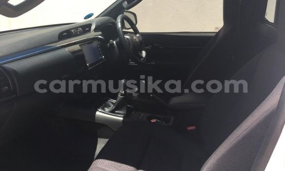 Acheter Occasion Voiture Toyota Hilux Blanc à Beitbridge, Matabeleland South Acheter Occasion Voiture Toyota Hilux Blanc à Beitbridge, Matabeleland South