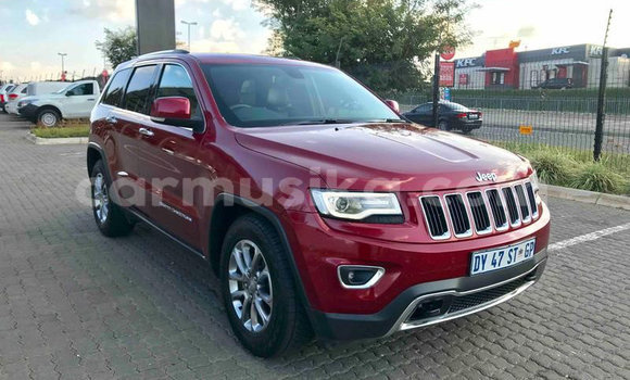 Acheter Occasion Voiture Jeep Grand Cherokee SRT8 Rouge à Beitbridge, Matabeleland South Acheter Occasion Voiture Jeep Grand Cherokee SRT8 Rouge à Beitbridge, Matabeleland South