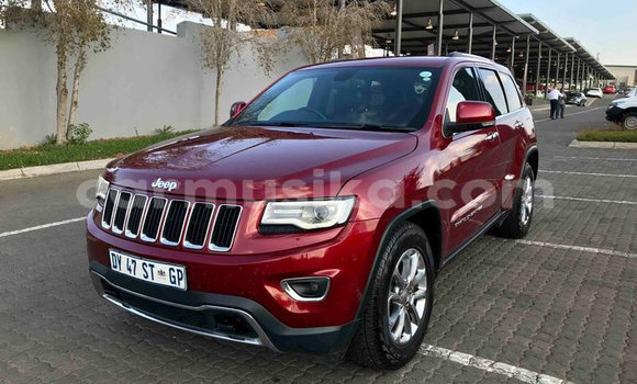 Acheter Occasion Voiture Jeep Grand Cherokee SRT8 Rouge à Beitbridge, Matabeleland South Acheter Occasion Voiture Jeep Grand Cherokee SRT8 Rouge à Beitbridge, Matabeleland South