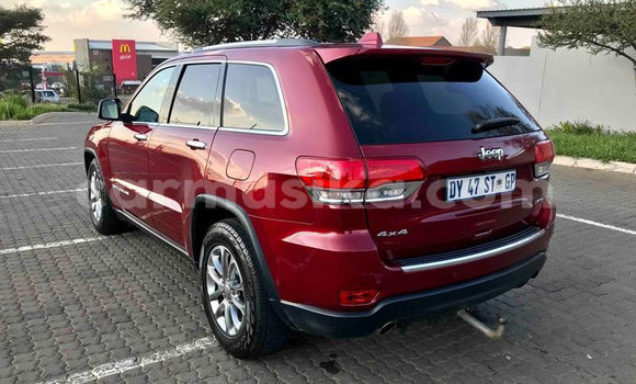 Acheter Occasion Voiture Jeep Grand Cherokee SRT8 Rouge à Beitbridge, Matabeleland South Acheter Occasion Voiture Jeep Grand Cherokee SRT8 Rouge à Beitbridge, Matabeleland South
