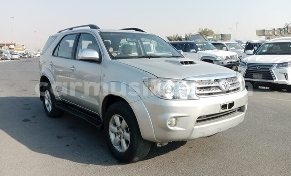 Nunua Ilio tumika Toyota Fortuner Nyingine Gari ndani ya Beitbridge nchini Matabeleland Kusini Nunua Ilio tumika Toyota Fortuner Nyingine Gari ndani ya Beitbridge nchini Matabeleland Kusini