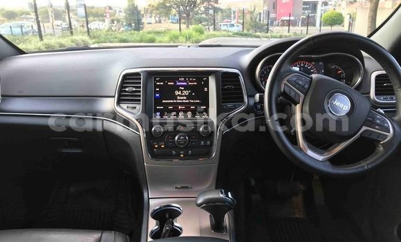 Acheter Occasion Voiture Jeep Grand Cherokee SRT8 Rouge à Beitbridge, Matabeleland South Acheter Occasion Voiture Jeep Grand Cherokee SRT8 Rouge à Beitbridge, Matabeleland South