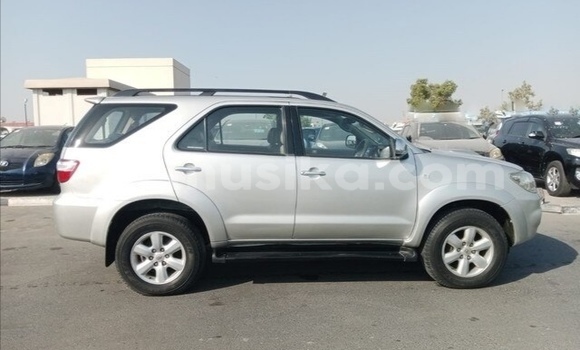 Nunua Ilio tumika Toyota Fortuner Nyingine Gari ndani ya Beitbridge nchini Matabeleland Kusini Nunua Ilio tumika Toyota Fortuner Nyingine Gari ndani ya Beitbridge nchini Matabeleland Kusini