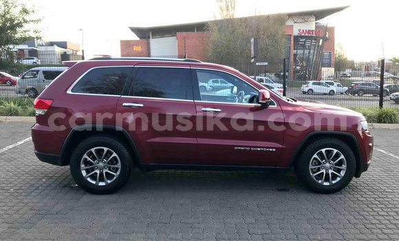 Acheter Occasion Voiture Jeep Grand Cherokee SRT8 Rouge à Beitbridge, Matabeleland South Acheter Occasion Voiture Jeep Grand Cherokee SRT8 Rouge à Beitbridge, Matabeleland South