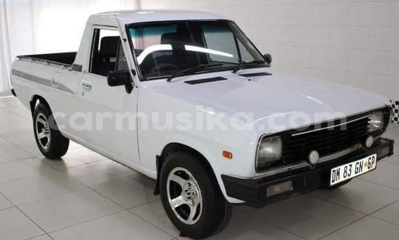 Buy Used Nissan Pickup White Car in Beitbridge in Matabeleland South Buy Used Nissan Pickup White Car in Beitbridge in Matabeleland South