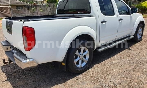 Nunua Ilio tumika Nissan Navara Nyeupe Gari ndani ya Beitbridge nchini Matabeleland Kusini Nunua Ilio tumika Nissan Navara Nyeupe Gari ndani ya Beitbridge nchini Matabeleland Kusini