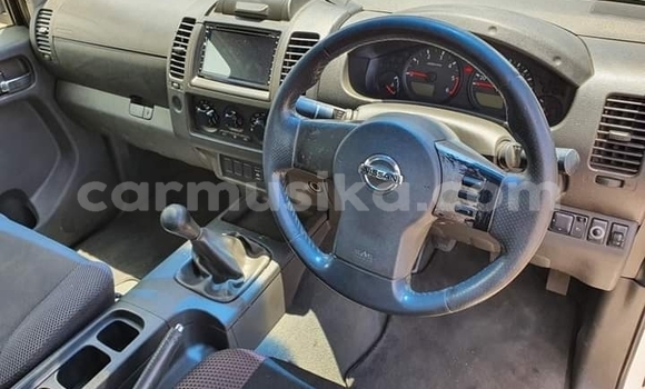 Nunua Ilio tumika Nissan Navara Nyeupe Gari ndani ya Beitbridge nchini Matabeleland Kusini Nunua Ilio tumika Nissan Navara Nyeupe Gari ndani ya Beitbridge nchini Matabeleland Kusini