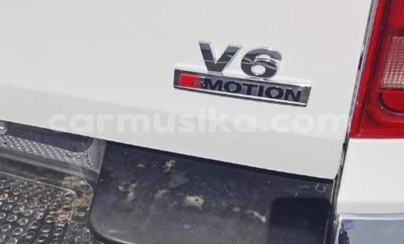 Nunua Ilio tumika Volkswagen Amarok Nyeupe Gari ndani ya Gweru nchini Midlands Nunua Ilio tumika Volkswagen Amarok Nyeupe Gari ndani ya Gweru nchini Midlands