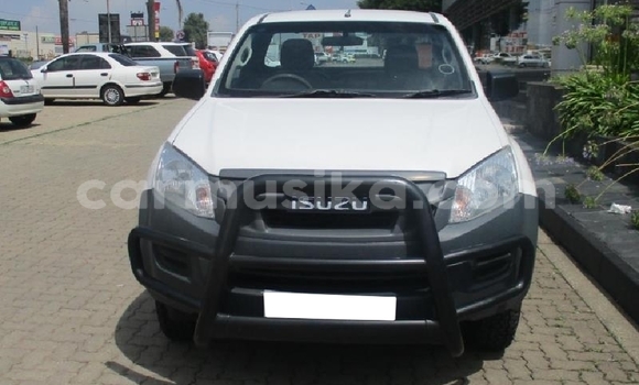 Buy Used Isuzu KB White Car in Beitbridge in Matabeleland South Buy Used Isuzu KB White Car in Beitbridge in Matabeleland South
