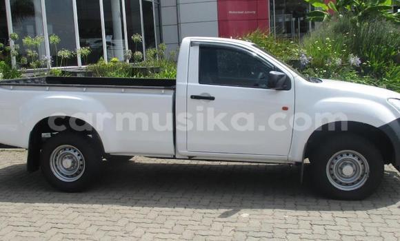 Buy Used Isuzu KB White Car in Beitbridge in Matabeleland South Buy Used Isuzu KB White Car in Beitbridge in Matabeleland South