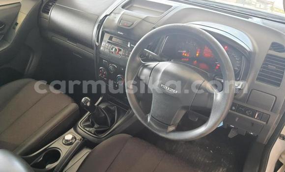 Buy Used Isuzu KB White Car in Beitbridge in Matabeleland South Buy Used Isuzu KB White Car in Beitbridge in Matabeleland South