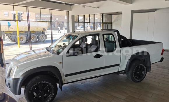 Nunua Ilio tumika Isuzu D–MAX Nyeupe Gari ndani ya Mbare nchini Harare Nunua Ilio tumika Isuzu D–MAX Nyeupe Gari ndani ya Mbare nchini Harare