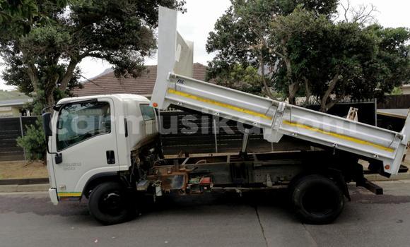 Nunua Ilio tumika Isuzu FTR 850 Nyeupe Lori ndani ya Beitbridge nchini Matabeleland Kusini