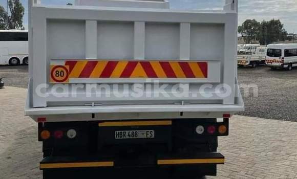 Buy Used DAF 66 White Car in Beitbridge in Matabeleland South Buy Used DAF 66 White Car in Beitbridge in Matabeleland South