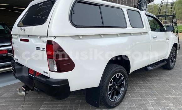 Buy Used Toyota Hilux White Car in Beitbridge in Matabeleland South Buy Used Toyota Hilux White Car in Beitbridge in Matabeleland South