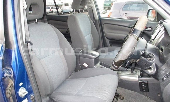 Nunua Ilio tumika Toyota RAV4 Bluu Gari ndani ya Beitbridge nchini Matabeleland Kusini Nunua Ilio tumika Toyota RAV4 Bluu Gari ndani ya Beitbridge nchini Matabeleland Kusini