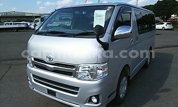 Buy Used Toyota Hiace Silver Car in Beitbridge in Matabeleland South