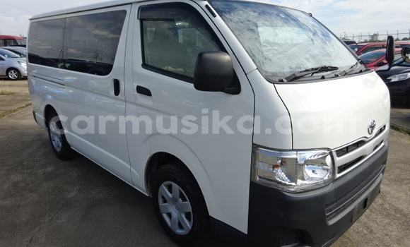 Buy Used Toyota Hiace White Car in Beitbridge in Matabeleland South