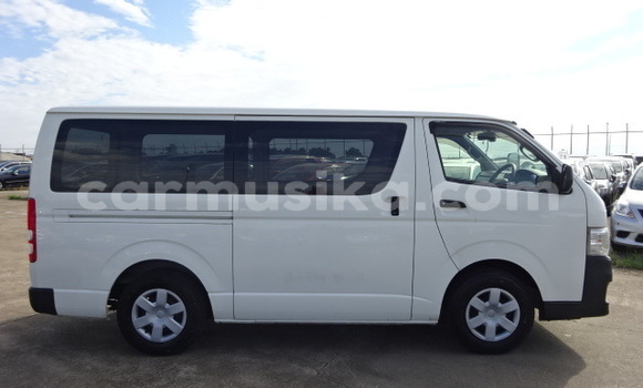 Nunua Ilio tumika Toyota Hiace Nyeupe Gari ndani ya Beitbridge nchini Matabeleland Kusini Nunua Ilio tumika Toyota Hiace Nyeupe Gari ndani ya Beitbridge nchini Matabeleland Kusini