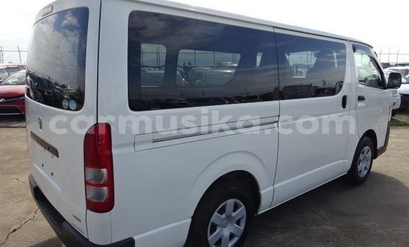 Nunua Ilio tumika Toyota Hiace Nyeupe Gari ndani ya Beitbridge nchini Matabeleland Kusini Nunua Ilio tumika Toyota Hiace Nyeupe Gari ndani ya Beitbridge nchini Matabeleland Kusini