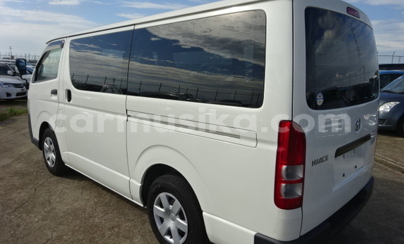 Nunua Ilio tumika Toyota Hiace Nyeupe Gari ndani ya Beitbridge nchini Matabeleland Kusini Nunua Ilio tumika Toyota Hiace Nyeupe Gari ndani ya Beitbridge nchini Matabeleland Kusini