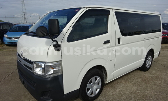 Nunua Ilio tumika Toyota Hiace Nyeupe Gari ndani ya Beitbridge nchini Matabeleland Kusini Nunua Ilio tumika Toyota Hiace Nyeupe Gari ndani ya Beitbridge nchini Matabeleland Kusini