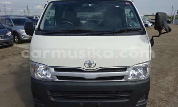 Nunua Ilio tumika Toyota Hiace Nyeupe Gari ndani ya Beitbridge nchini Matabeleland Kusini Nunua Ilio tumika Toyota Hiace Nyeupe Gari ndani ya Beitbridge nchini Matabeleland Kusini