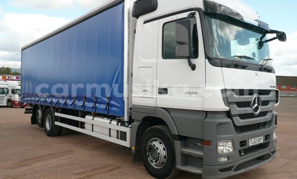 Nunua Ilio tumika Mercedes‒Benz Truck Nyingine Lori ndani ya Beitbridge nchini Matabeleland Kusini