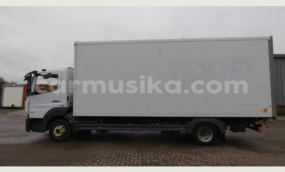 Buy Used Mercedes‒Benz Truck Other Truck in Beitbridge in Matabeleland South Buy Used Mercedes‒Benz Truck Other Truck in Beitbridge in Matabeleland South