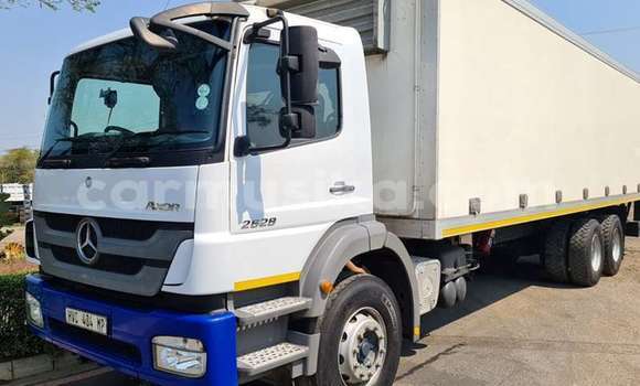 Acheter Occasion Utilitaire Nissan UD Autre à Beitbridge, Matabeleland South Acheter Occasion Utilitaire Nissan UD Autre à Beitbridge, Matabeleland South