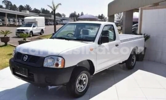 Buy Used Nissan NP 300 White Car in Beitbridge in Matabeleland South Buy Used Nissan NP 300 White Car in Beitbridge in Matabeleland South