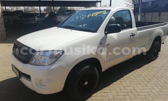 Buy Used Toyota Hilux White Car in Beitbridge in Matabeleland South