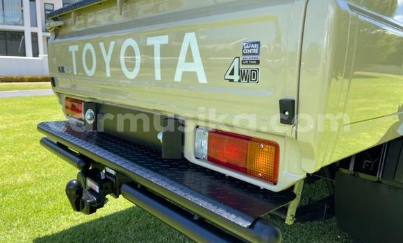 Buy Used Toyota Land Cruiser Beige Car in Beitbridge in Matabeleland South Buy Used Toyota Land Cruiser Beige Car in Beitbridge in Matabeleland South