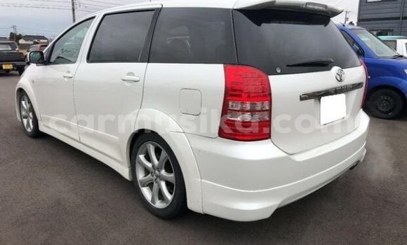 Buy Used Toyota Wish White Car in Beitbridge in Matabeleland South Buy Used Toyota Wish White Car in Beitbridge in Matabeleland South