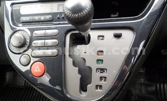 Buy Used Toyota Wish White Car in Beitbridge in Matabeleland South Buy Used Toyota Wish White Car in Beitbridge in Matabeleland South