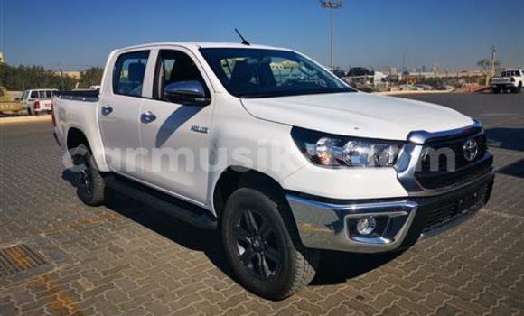 Acheter Occasion Voiture Toyota Hilux Blanc à Beitbridge, Matabeleland South Acheter Occasion Voiture Toyota Hilux Blanc à Beitbridge, Matabeleland South