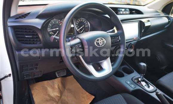 Acheter Occasion Voiture Toyota Hilux Blanc à Beitbridge, Matabeleland South Acheter Occasion Voiture Toyota Hilux Blanc à Beitbridge, Matabeleland South