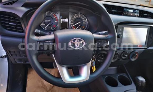 Acheter Occasion Voiture Toyota Hilux Blanc à Beitbridge, Matabeleland South Acheter Occasion Voiture Toyota Hilux Blanc à Beitbridge, Matabeleland South