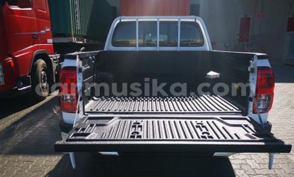 Acheter Occasion Voiture Toyota Hilux Blanc à Beitbridge, Matabeleland South Acheter Occasion Voiture Toyota Hilux Blanc à Beitbridge, Matabeleland South