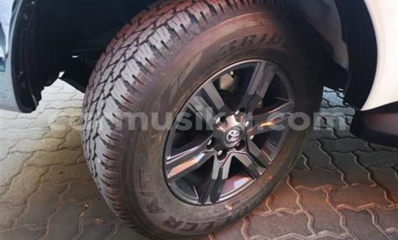 Acheter Occasion Voiture Toyota Hilux Blanc à Beitbridge, Matabeleland South Acheter Occasion Voiture Toyota Hilux Blanc à Beitbridge, Matabeleland South