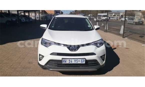 Nunua Ilio tumika Toyota RAV4 Nyeupe Gari ndani ya Beitbridge nchini Matabeleland Kusini Nunua Ilio tumika Toyota RAV4 Nyeupe Gari ndani ya Beitbridge nchini Matabeleland Kusini
