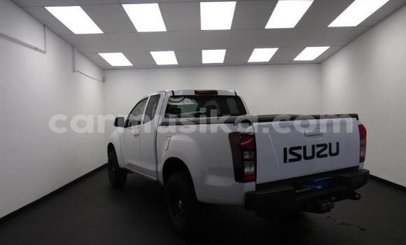 Tenga Tsaru Isuzu KB Chena Mota in Beitbridge in Matabeleland South Tenga Tsaru Isuzu KB Chena Mota in Beitbridge in Matabeleland South